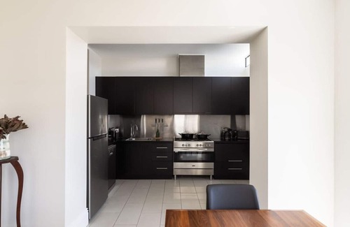 Launceston CBD Maison | The Governess central Launceston charming engaging