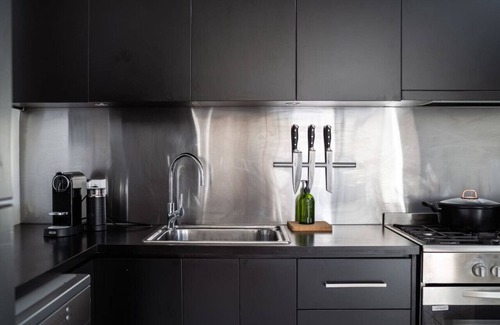 Launceston CBD Maison | The Governess central Launceston charming engaging