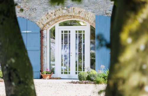 North Tipperary Maison | The Granary, 18th Century Luxuriously Restored Barn in the Heart of Tipperary