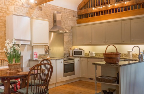 Bourton Cottage | Le grenier est en zone rurale, parfait pour les familles, les couples et les animaux domestiques.
