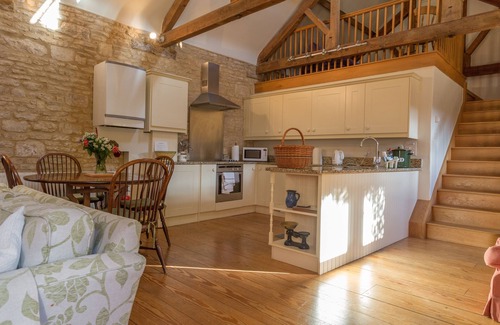 Bourton Cottage | Le grenier est en zone rurale, parfait pour les familles, les couples et les animaux domestiques.