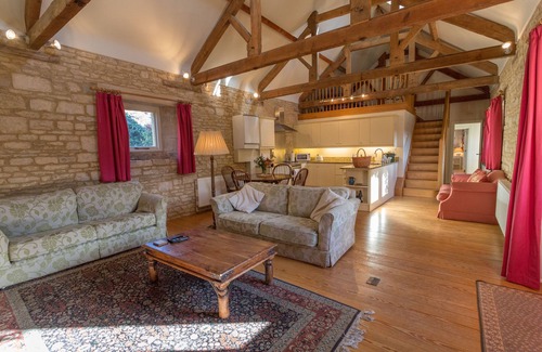Bourton Cottage | Le grenier est en zone rurale, parfait pour les familles, les couples et les animaux domestiques.