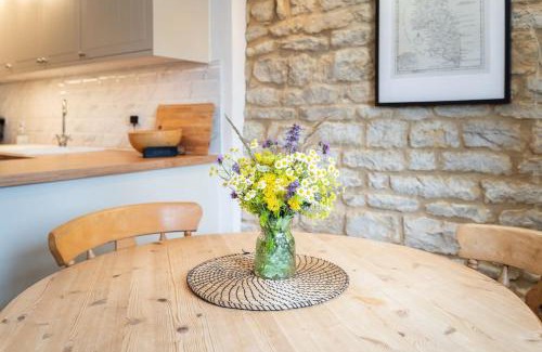 Chackmore Appartement | The Granary self-catering cottage on a working farm