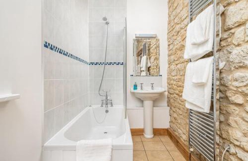 Chackmore Appartement | The Granary self-catering cottage on a working farm