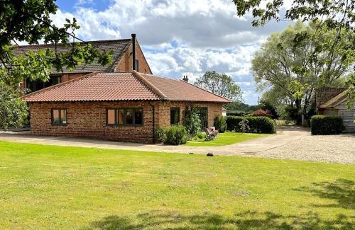 Foxley Maison | The Granary - Wood Farm Barn. Luxury Barn with wonderful countryside views