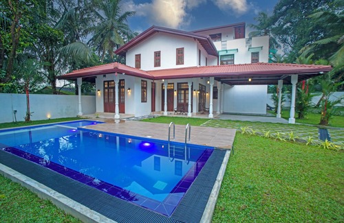 Pannipitiya Maison | The Grand Bliss, Kottawa, 3-bedroom villa with AC, WiFi, Private Pool, and Gym