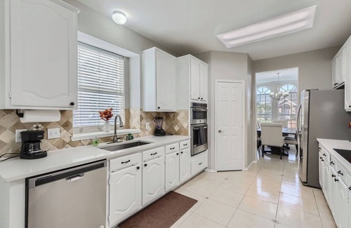 Southwest Carrollton Maison | The Grand Leicester – Spacious 4BR Stay