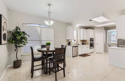 Southwest Carrollton Maison | The Grand Leicester – Spacious 4BR Stay