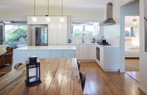 Mount Dandenong Maison | The Grand Lodge: Private rainforest with river