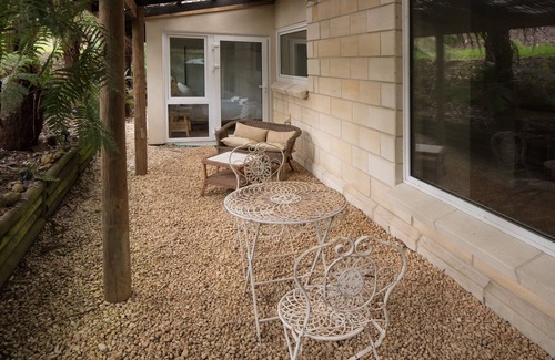 Mount Dandenong Maison | The Grand Lodge: Private rainforest with river