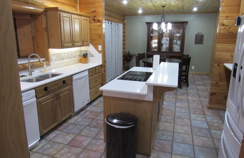 Shreveport Cabine | The Grand Lodge at Gavel Falls Campground