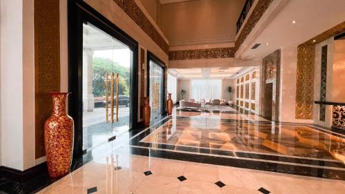 Pagedangan Hôtel | The Grantage Hotel & Sky Lounge
