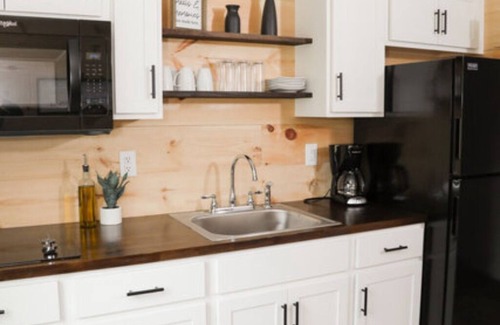 Milroy Cabine | Grassy Willows Cabin - Hartman Center