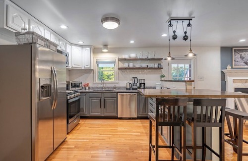 Great Barrington Maison | The Great Escape Ski Cottage w/HOT TUB @ Great Barrington
