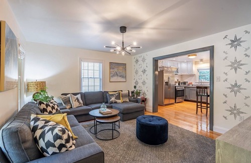 Great Barrington Maison | The Great Escape Ski Cottage w/HOT TUB @ Great Barrington