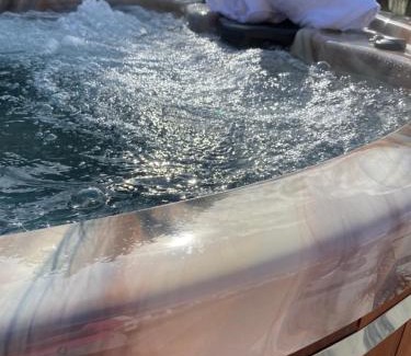 Whitianga Maison | The Great Escape, Luxury Waterfront, HotTub