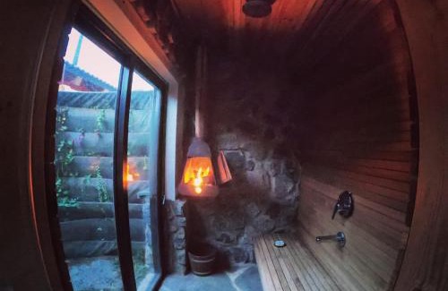 Ma'ale Gamla Chalet De Ski | The green and red cabins