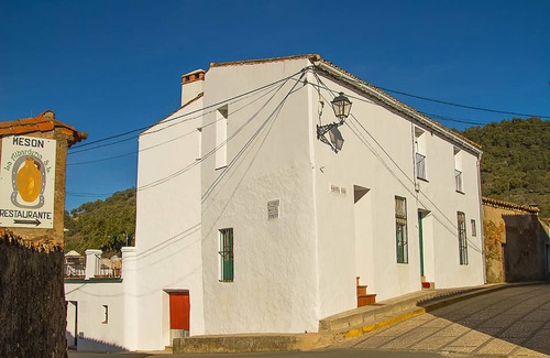 Jabugo Cottage | La Rana Verde, naturaleza, grupos, familias, senderismo, gastronomía, cultura.