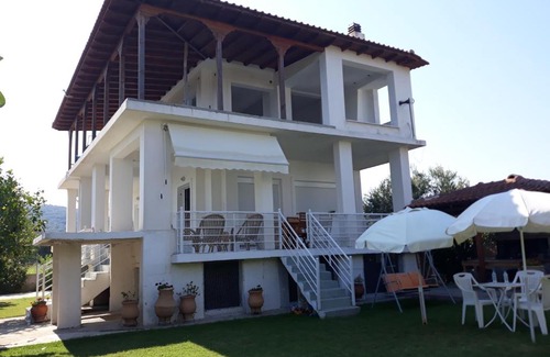 Velika Maison | The green garden villa by the sea!