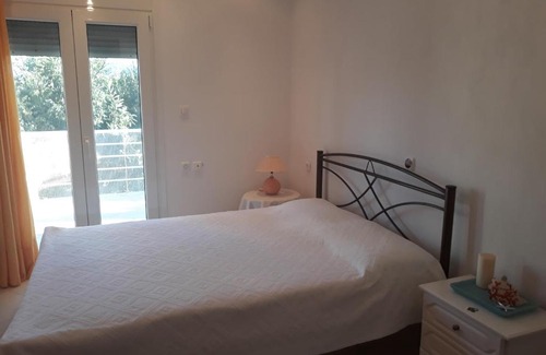 Velika Maison | The green garden villa by the sea!