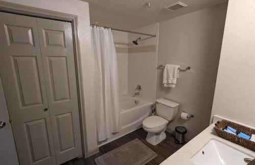 Nassau Bay Appartement | The Green Room 2 - 1BD 1BA near NASA JSC
