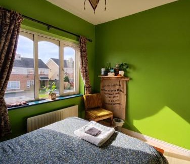 Roscoe Maison | The Green Room Homestay