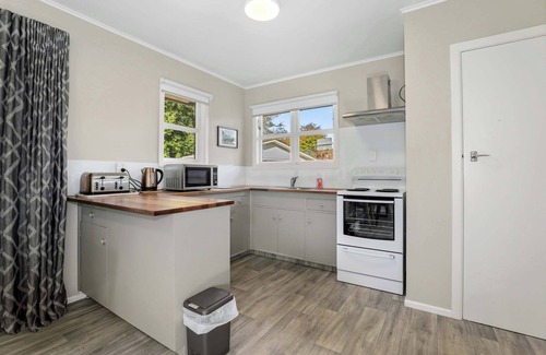 Fenton Street Cottage | The Greenkeeper's Cottage - 3 Bedroom, 3 Bathroom on the Golf Course