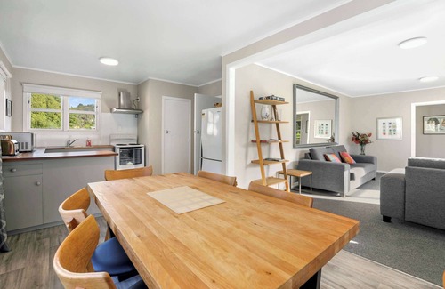 Fenton Street Cottage | The Greenkeeper's Cottage - 3 Bedroom, 3 Bathroom on the Golf Course