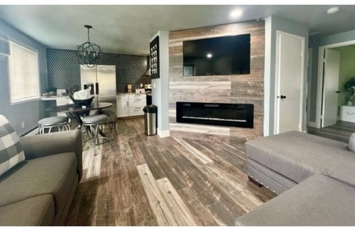 Appleton Maison | The Grey Goose at Woodmere Estates