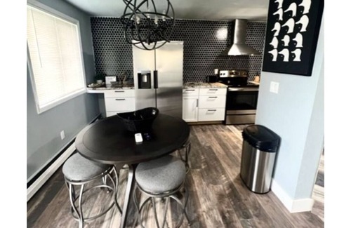 Appleton Maison | The Grey Goose at Woodmere Estates