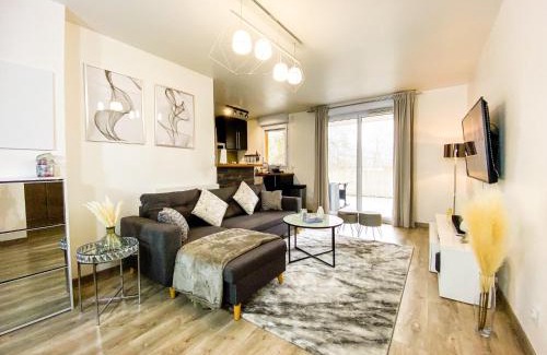 Bussy-Saint-Georges Appartement | The Grey House - Parking - Piscine - RER à 6 min