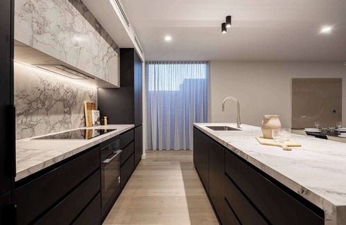 McCrae Maison | The Grey House | Luxe Entertainer with Heated Pool
