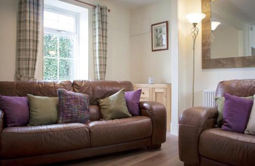 Mauchline Maison | The Grooms Cottage