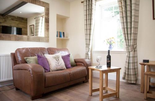 Mauchline Maison | The Grooms Cottage