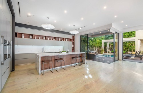 La Brea Maison | The Grove Villa - 5Bdr Villa!