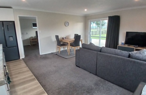 Te Teko Cottage | THE GUEST HOUSE- Awakeri area. Boutique accommodation -affordable price.