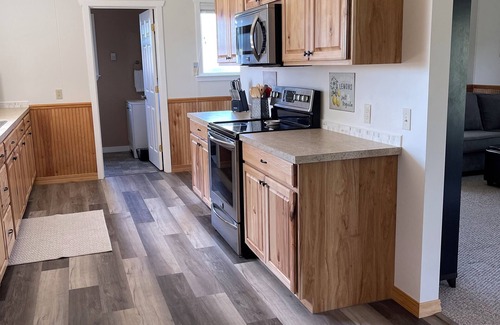 Corvallis Maison | The Guesthouse - on 3.5 acres in Corvallis, MT