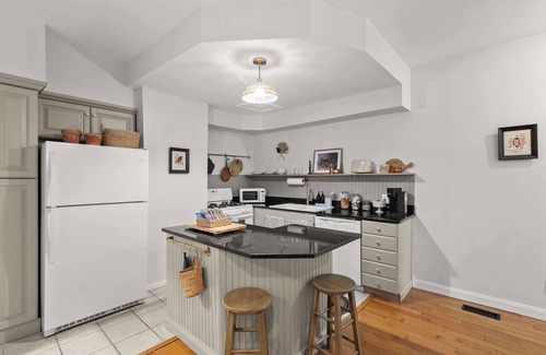 Olde Towne East Maison | The Gustavus House - For 4!