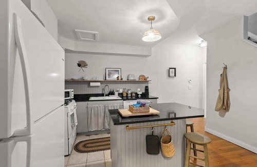 Olde Towne East Maison | The Gustavus House - For 4!