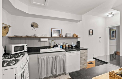 Olde Towne East Maison | The Gustavus House - For 4!