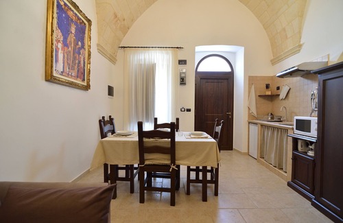 Oria Historic Centre Appartement | The Hall of Arms, Appartement pour des vacances, Oria, Pouilles, Italie