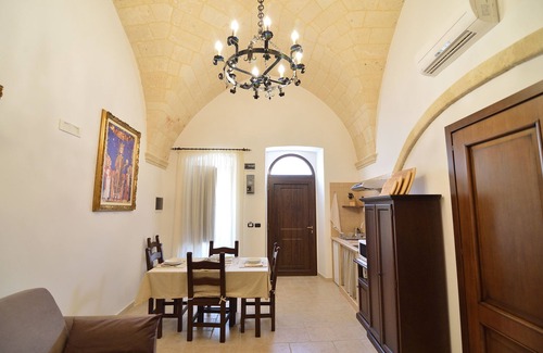 Oria Historic Centre Appartement | The Hall of Arms, Appartement pour des vacances, Oria, Pouilles, Italie