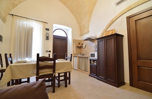 Oria Historic Centre Appartement | The Hall of Arms, Appartement pour des vacances, Oria, Pouilles, Italie