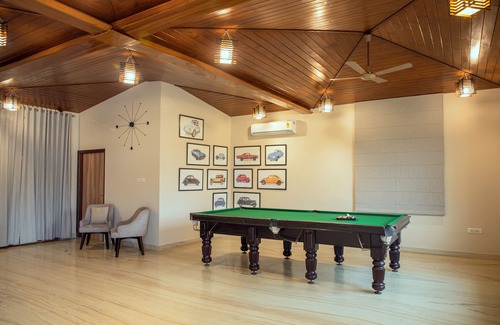 Jaipur Villa | The Hallway is distinguished by its idyllic location between city shores.