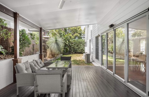 Bulimba Maison | The Hampton Retreat - 6BR 16 Guest Pet Friendly House