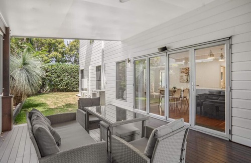 Bulimba Maison | The Hampton Retreat - 6BR 16 Guest Pet Friendly House