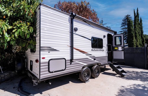 Meiners Oaks Maison | The Happy Camper - Cozy RV sleeps 4, with WiFi, in beautiful Ojai