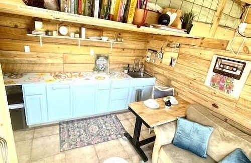Dripping Springs Cabine | The Happy House @ 13Acres Meditation Retreat
