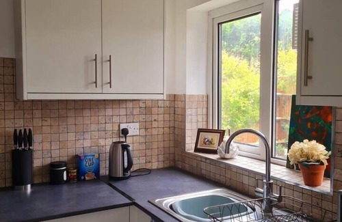 Waltham Cross Maison | The Happy Place, welcome to this cosy home sat in a quite part of Waltham Cross.