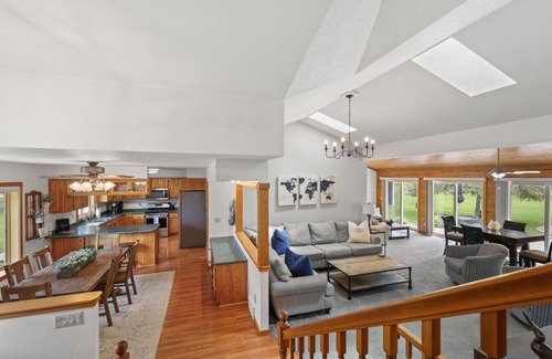 Black Wolf Maison | The Harbor Hideaway.